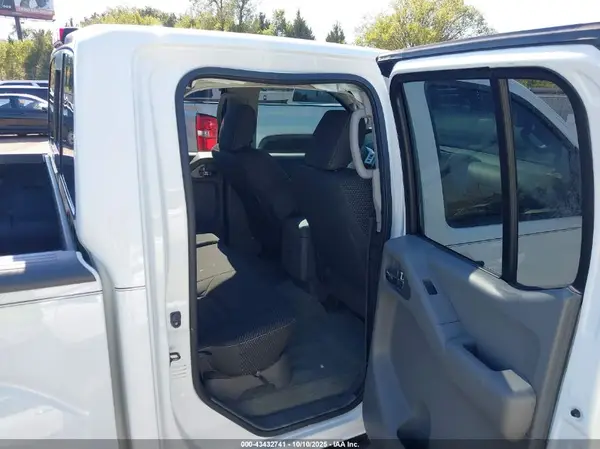 1N6AD0ER5GN733932 2016 NISSAN NAVARA (FRONTIER) - Image 8