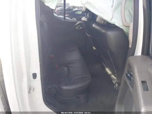 1N6AD0EV3GN765694 2016 NISSAN NAVARA (FRONTIER) - Image 8