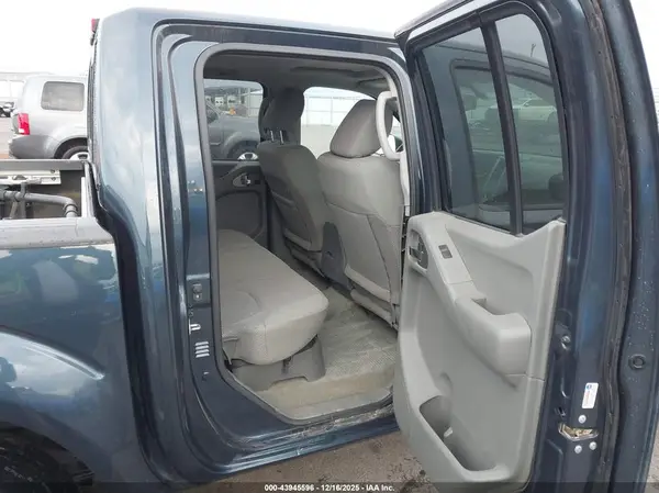 1N6AD0EV4GN780902 2016 NISSAN NAVARA (FRONTIER) - Image 8