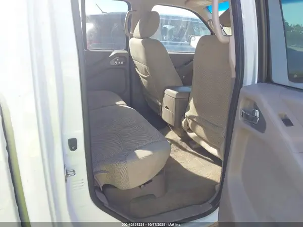 1N6AD0EV4HN705375 2017 NISSAN NAVARA (FRONTIER) - Image 8