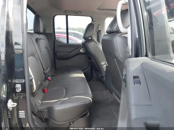 1N6AD0EV4HN765866 2017 NISSAN NAVARA (FRONTIER) - Image 8