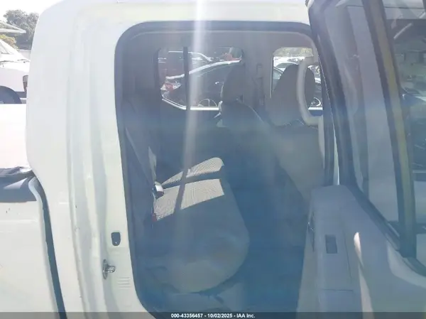 1N6AD0EV5GN795909 2016 NISSAN NAVARA (FRONTIER) - Image 8