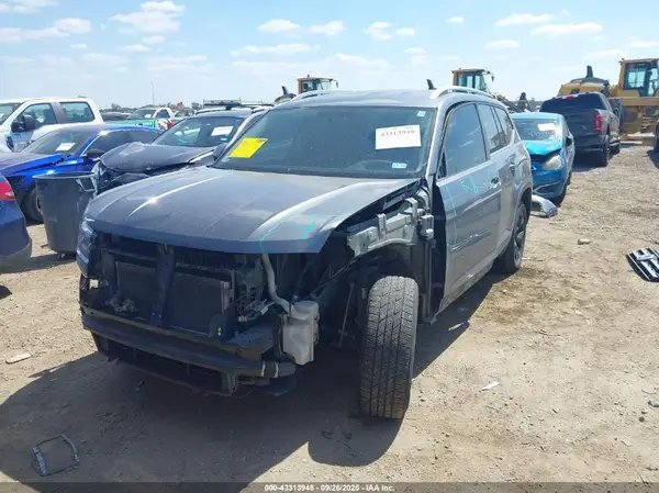 1V2AP2CA0JC578422 2018 VOLKSWAGEN ATLAS - Image 2