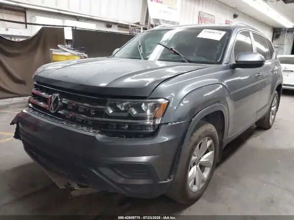 1V2AR2CA5JC525757 2018 VOLKSWAGEN ATLAS - Image 2