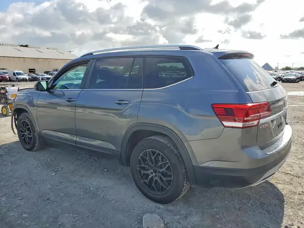 1V2AR2CA7JC555889 2018 VOLKSWAGEN ATLAS - Image 2