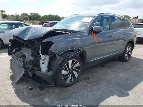 1V2BR2CA3SC574946 2025 VOLKSWAGEN ATLAS - Image 2