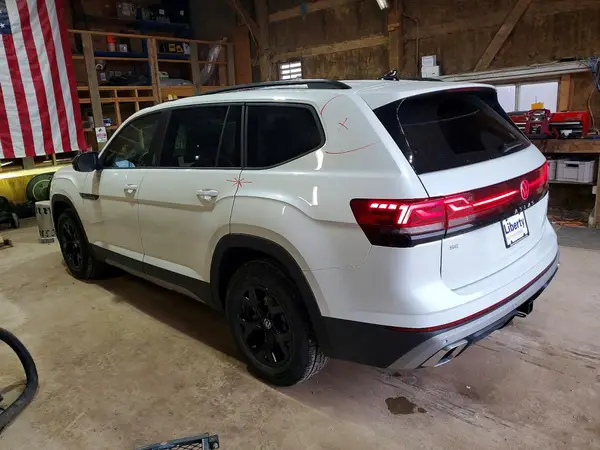 1V2CN2CAXTC529083 2026 VOLKSWAGEN ATLAS - Image 2