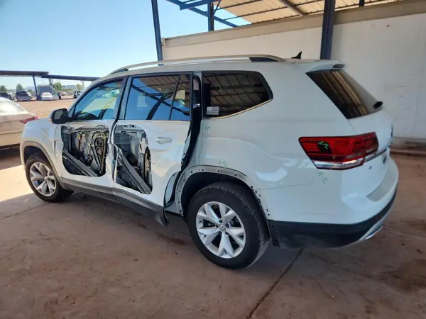 1V2CP2CA2JC600736 2018 VOLKSWAGEN ATLAS - Image 2