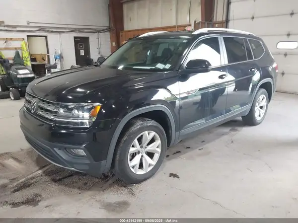 1V2CP2CA8JC593985 2018 VOLKSWAGEN ATLAS - Image 2