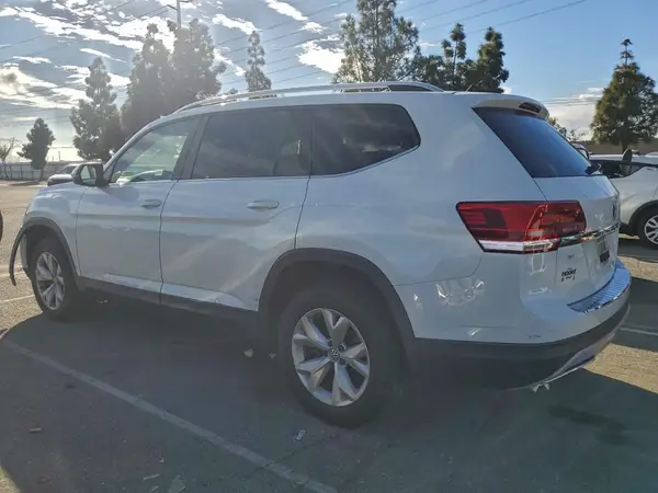 1V2CP2CAXJC599240 2018 VOLKSWAGEN ATLAS - Image 2