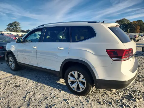 1V2CR2CA0JC511077 2018 VOLKSWAGEN ATLAS - Image 2