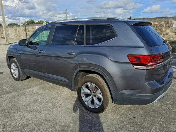 1V2CR2CA1JC523495 2018 VOLKSWAGEN ATLAS - Image 2