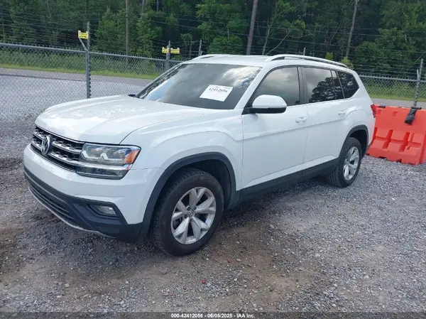 1V2CR2CA1JC533699 2018 VOLKSWAGEN ATLAS - Image 2