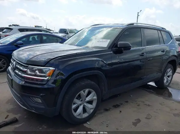 1V2CR2CA1JC567156 2018 VOLKSWAGEN ATLAS - Image 2