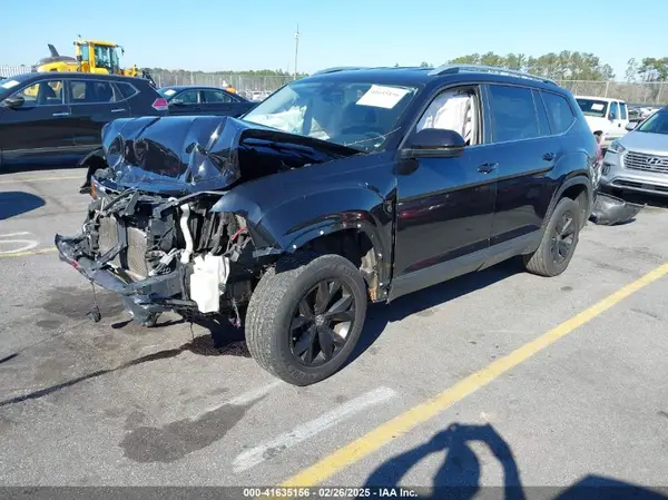 1V2CR2CA1JC569876 2018 VOLKSWAGEN ATLAS - Image 2