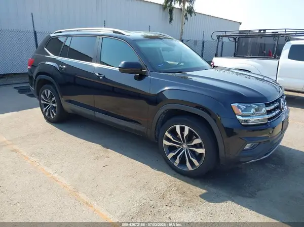 1V2CR2CA2JC534411 2018 VOLKSWAGEN ATLAS - Image 1