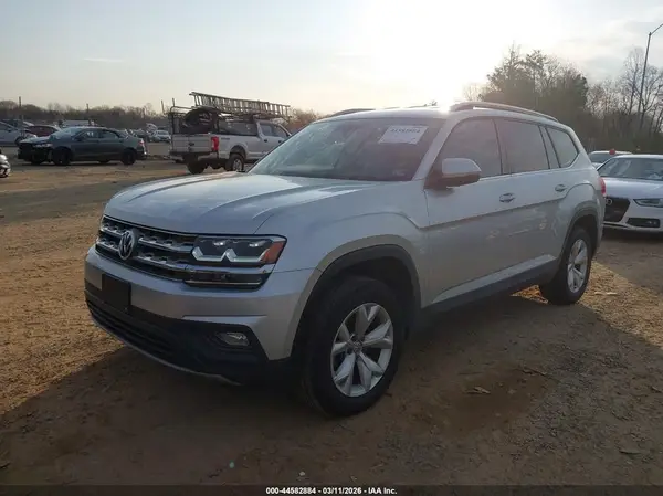 1V2CR2CA2JC570227 2018 VOLKSWAGEN ATLAS - Image 2