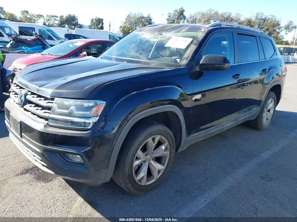 1V2CR2CA2JC572883 2018 VOLKSWAGEN ATLAS - Image 2