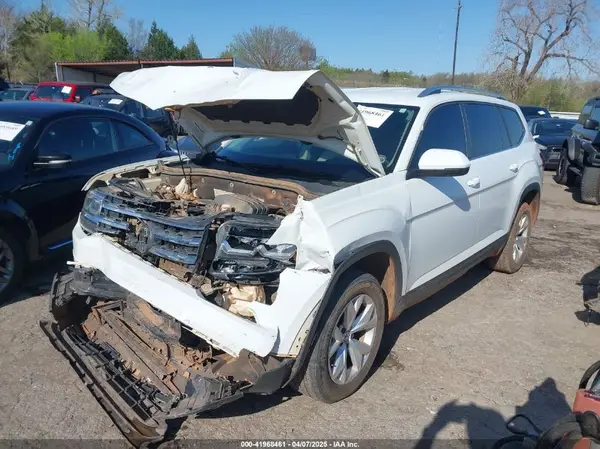 1V2CR2CA2JC579073 2018 VOLKSWAGEN ATLAS - Image 2