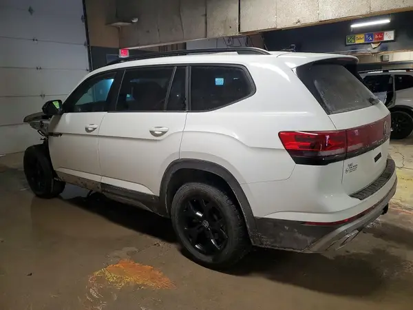 1V2CR2CA2RC611161 2024 VOLKSWAGEN ATLAS - Image 2