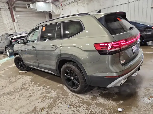 1V2CR2CA2SC501927 2025 VOLKSWAGEN ATLAS - Image 2