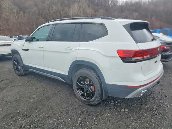 1V2CR2CA2SC562971 2025 VOLKSWAGEN ATLAS - Image 2