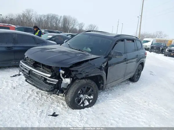 1V2CR2CA2SC573114 2025 VOLKSWAGEN ATLAS - Image 2
