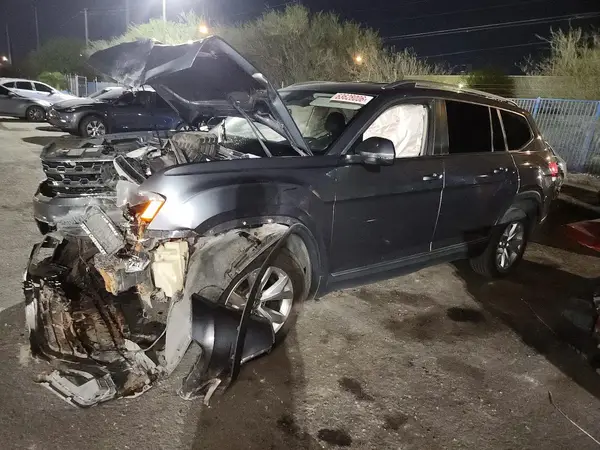 1V2CR2CA3JC565196 2018 VOLKSWAGEN ATLAS - Image 1