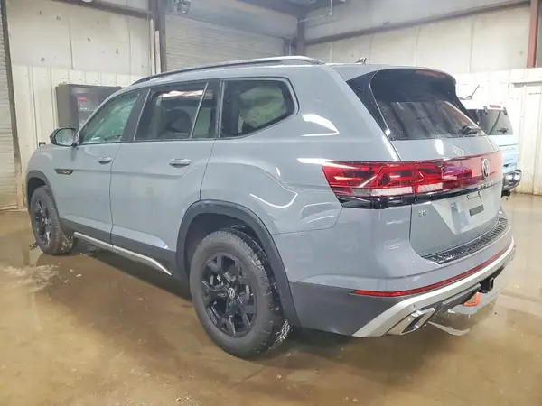 1V2CR2CA3SC570674 2025 VOLKSWAGEN ATLAS - Image 2