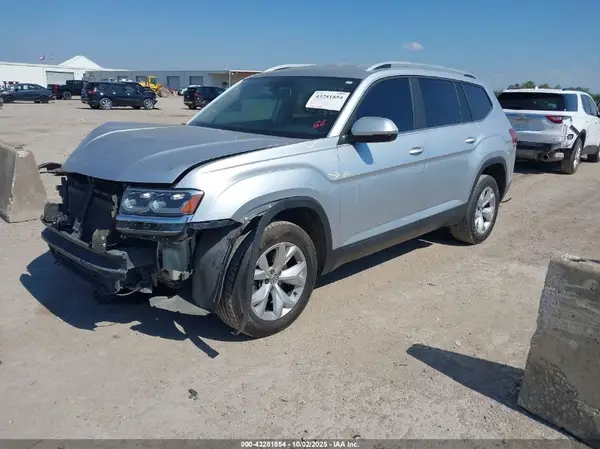 1V2CR2CA4JC529212 2018 VOLKSWAGEN ATLAS - Image 2