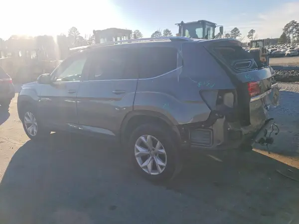 1V2CR2CA7JC555030 2018 VOLKSWAGEN ATLAS - Image 2