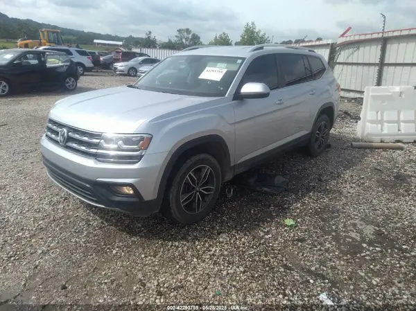 1V2CR2CA7JC558459 2018 VOLKSWAGEN ATLAS - Image 2
