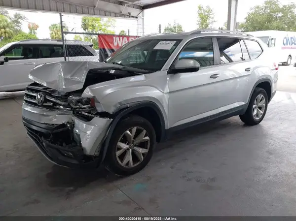 1V2CR2CA7JC582261 2018 VOLKSWAGEN ATLAS - Image 2