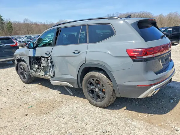 1V2CR2CA7SC540920 2025 VOLKSWAGEN ATLAS - Image 2