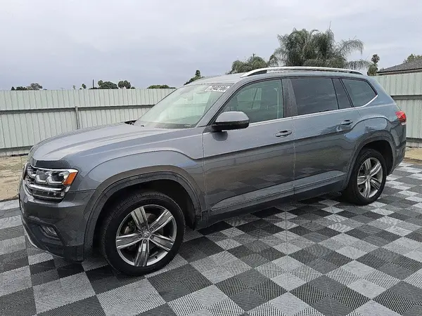 1V2CR2CA8JC529729 2018 VOLKSWAGEN ATLAS - Image 1