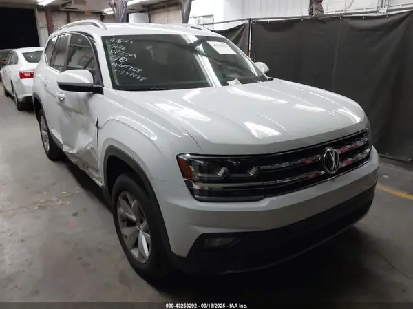 1V2CR2CA8JC533988 2018 VOLKSWAGEN ATLAS - Image 1