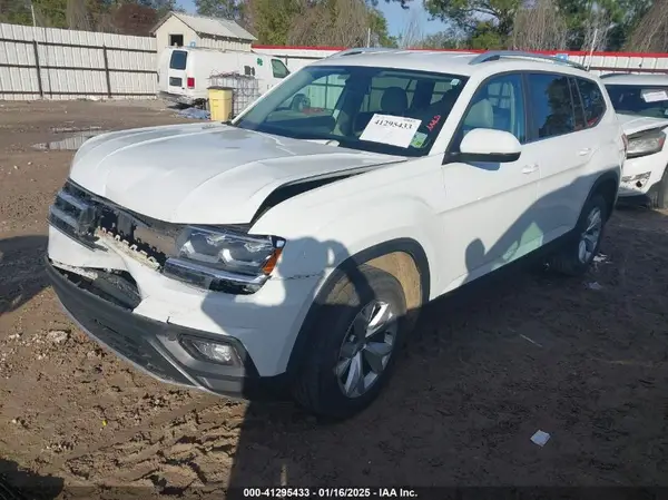 1V2CR2CA8JC545817 2018 VOLKSWAGEN ATLAS - Image 2