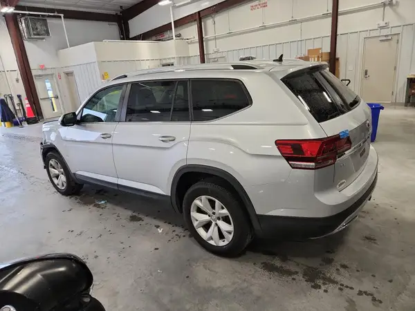 1V2CR2CA9JC565283 2018 VOLKSWAGEN ATLAS - Image 2