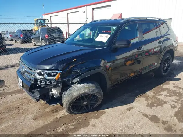 1V2CR2CAXJC568323 2018 VOLKSWAGEN ATLAS - Image 2