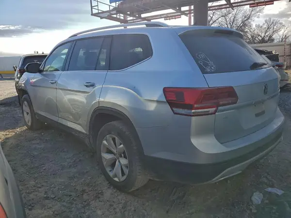 1V2CR2CAXJC572131 2018 VOLKSWAGEN ATLAS - Image 2