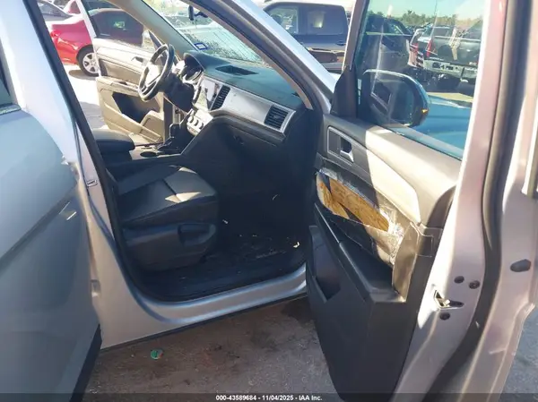 2018 VOLKSWAGEN ATLAS IAAI lot 43589684 auction photo 5