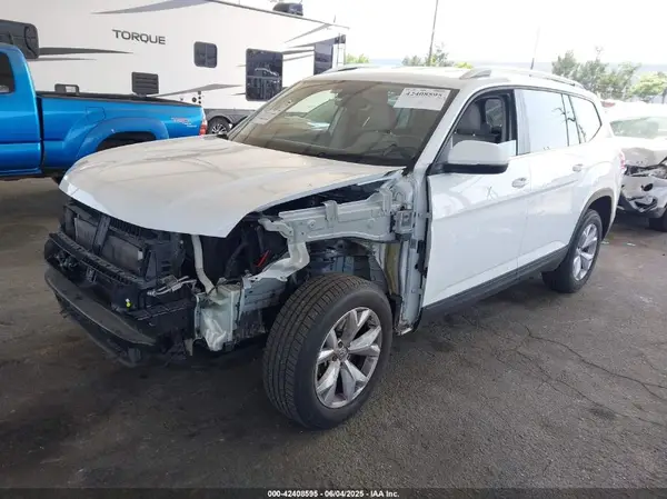 1V2CR2CAXJC594811 2018 VOLKSWAGEN ATLAS - Image 2