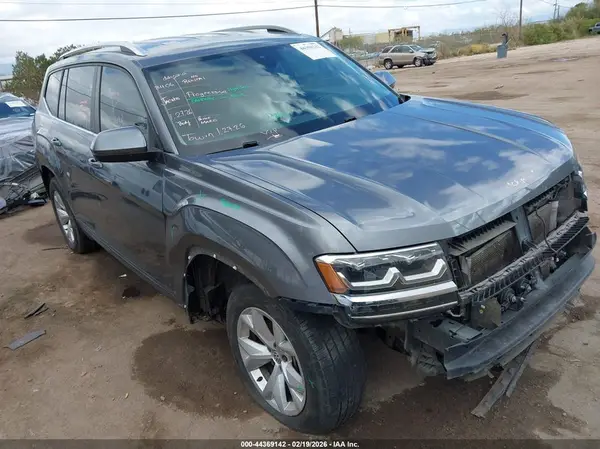 1V2DR2CA3JC558379 2018 VOLKSWAGEN ATLAS - Image 1