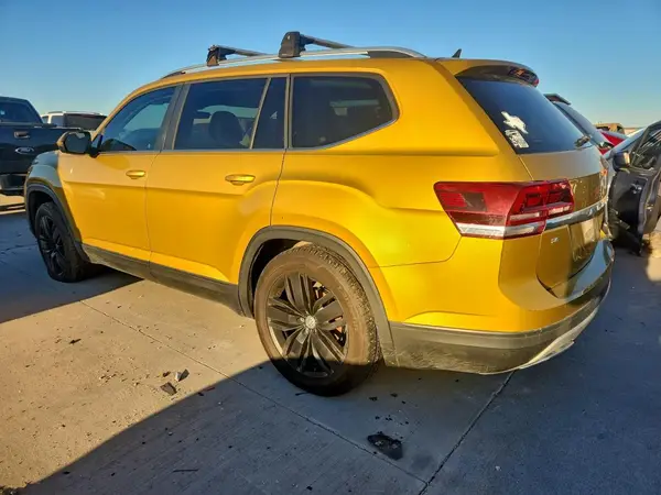 1V2DR2CA5JC557945 2018 VOLKSWAGEN ATLAS - Image 2