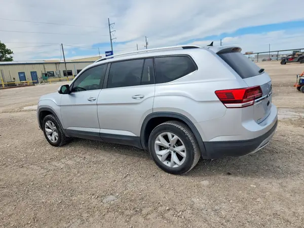 1V2DR2CAXJC518008 2018 VOLKSWAGEN ATLAS - Image 2
