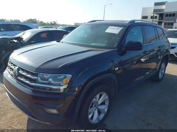 1V2DR2CAXJC543989 2018 VOLKSWAGEN ATLAS - Image 2