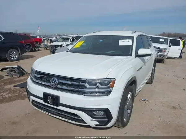 1V2FR2CA2JC551447 2018 VOLKSWAGEN ATLAS - Image 2