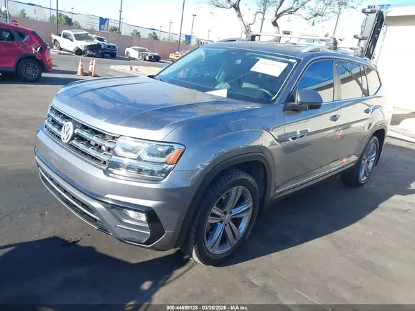 1V2FR2CA5JC554780 2018 VOLKSWAGEN ATLAS - Image 2