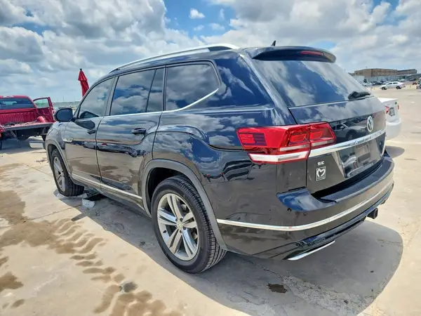 1V2FR2CA5JC581719 2018 VOLKSWAGEN ATLAS - Image 2