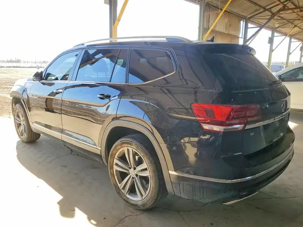 1V2FR2CA9JC540364 2018 VOLKSWAGEN ATLAS - Image 2